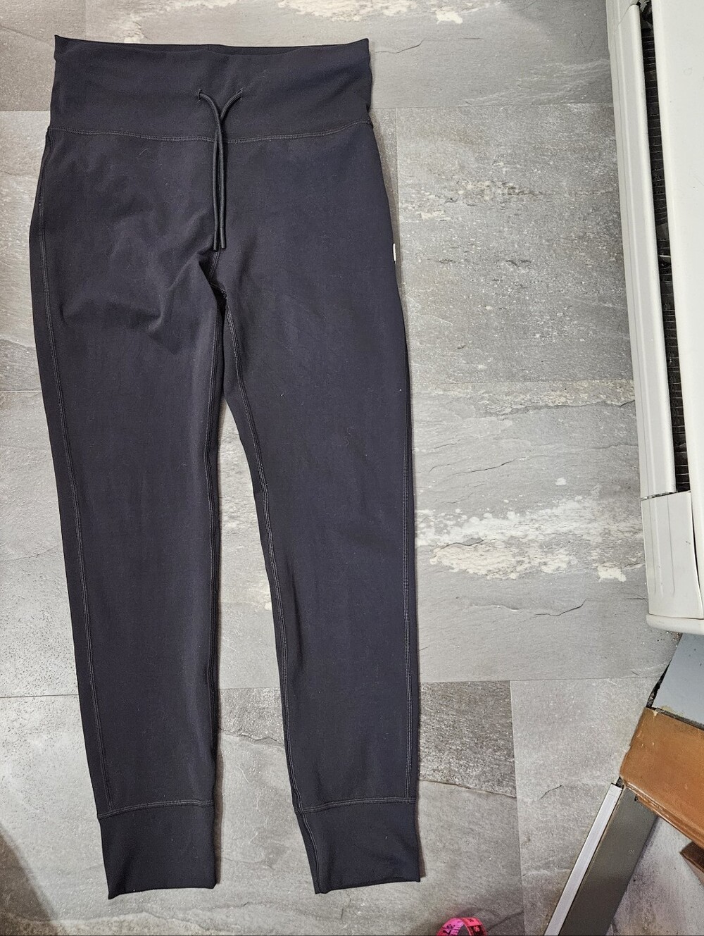 Vuori "Daily Legging". High Rise. Cuffs. Drawstring. Dark Grey. 25". Size M.